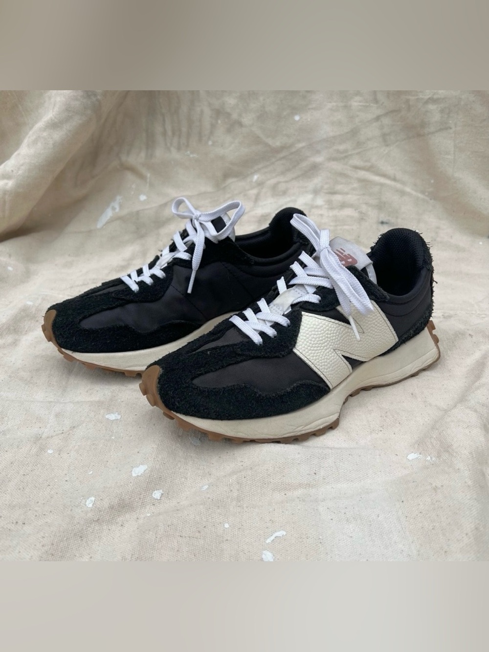 New Balance 327